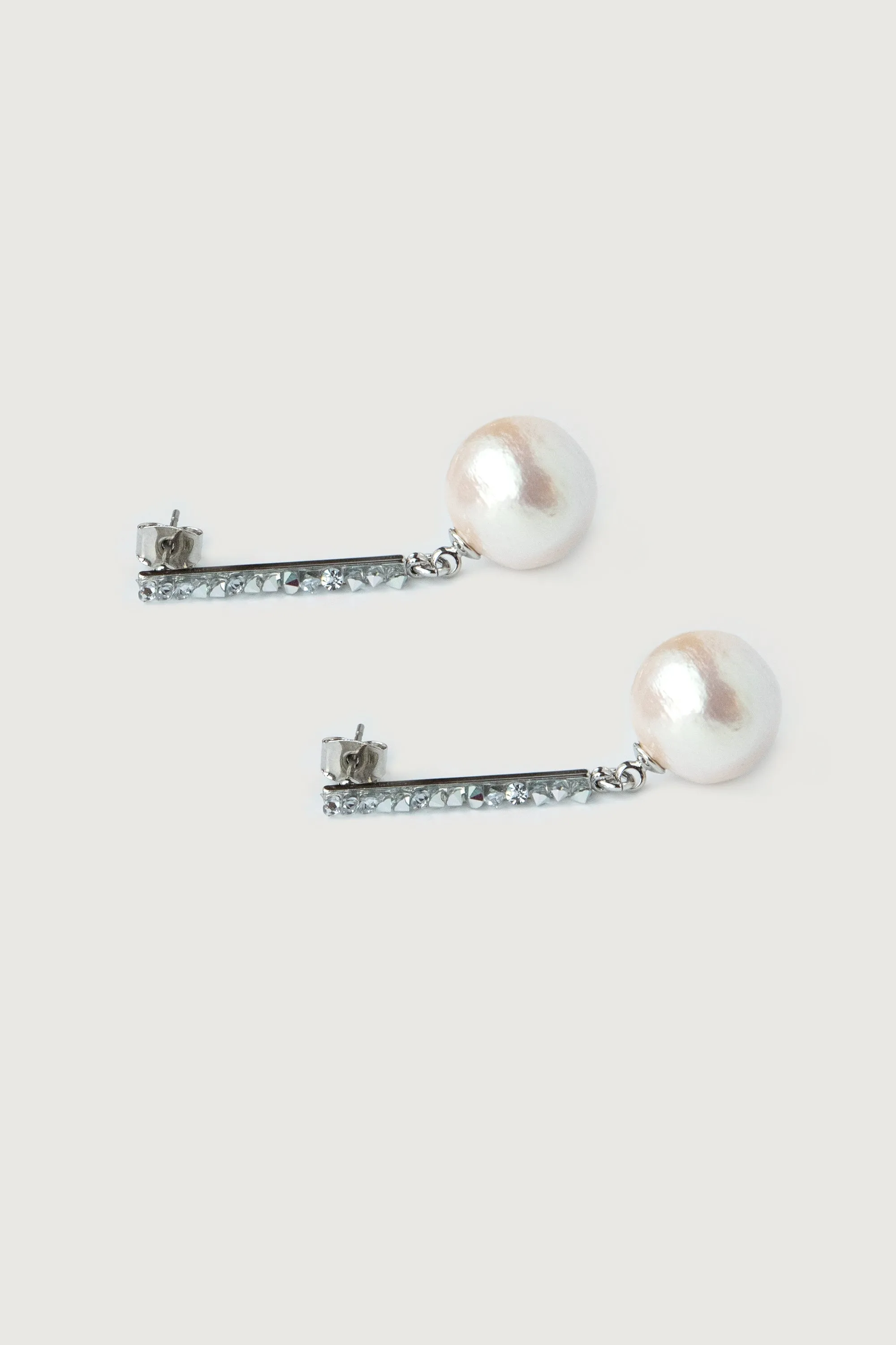 CHAIN EARRING WITH PEARL