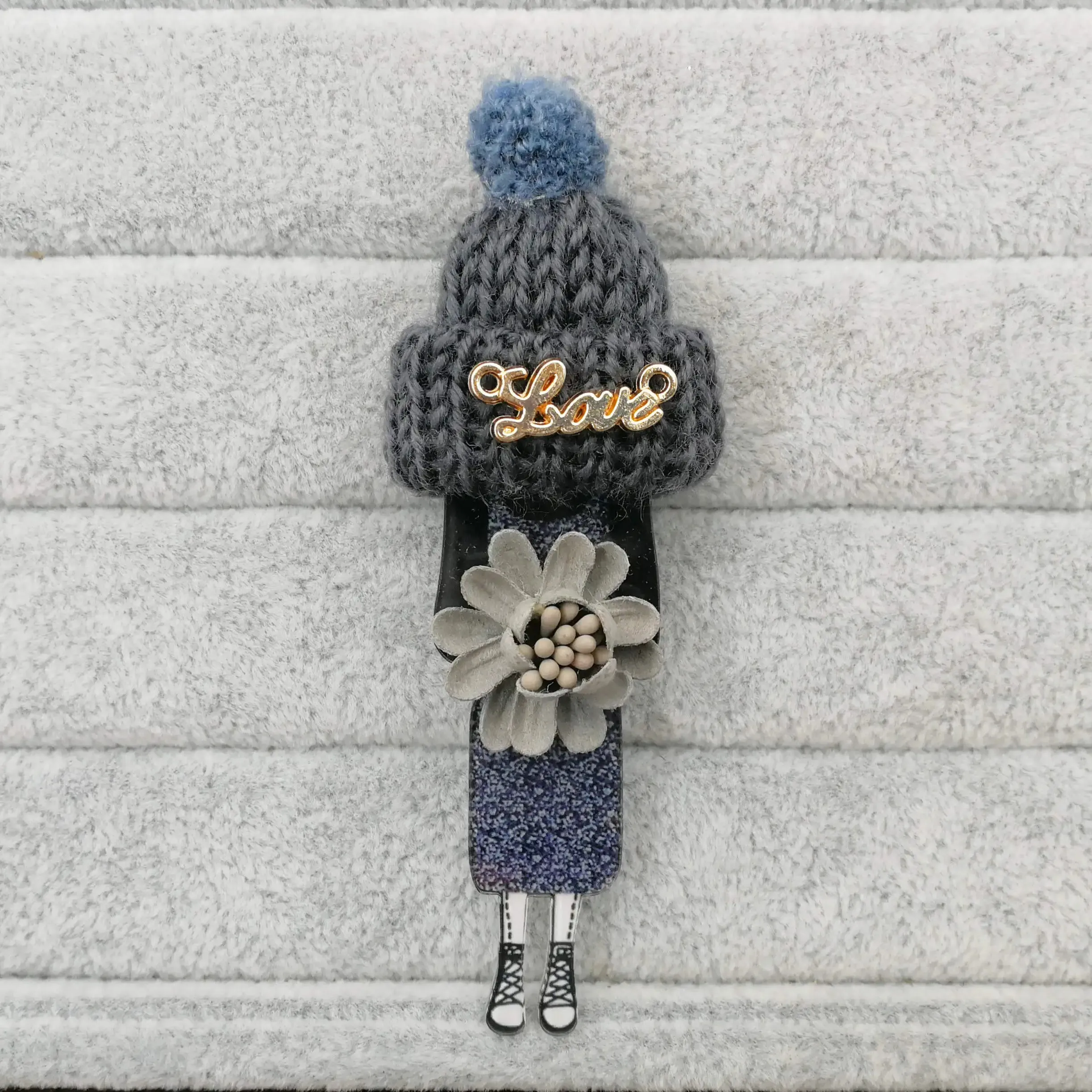 Cute Chunky Knit Hat Fashionista Girls Brooches