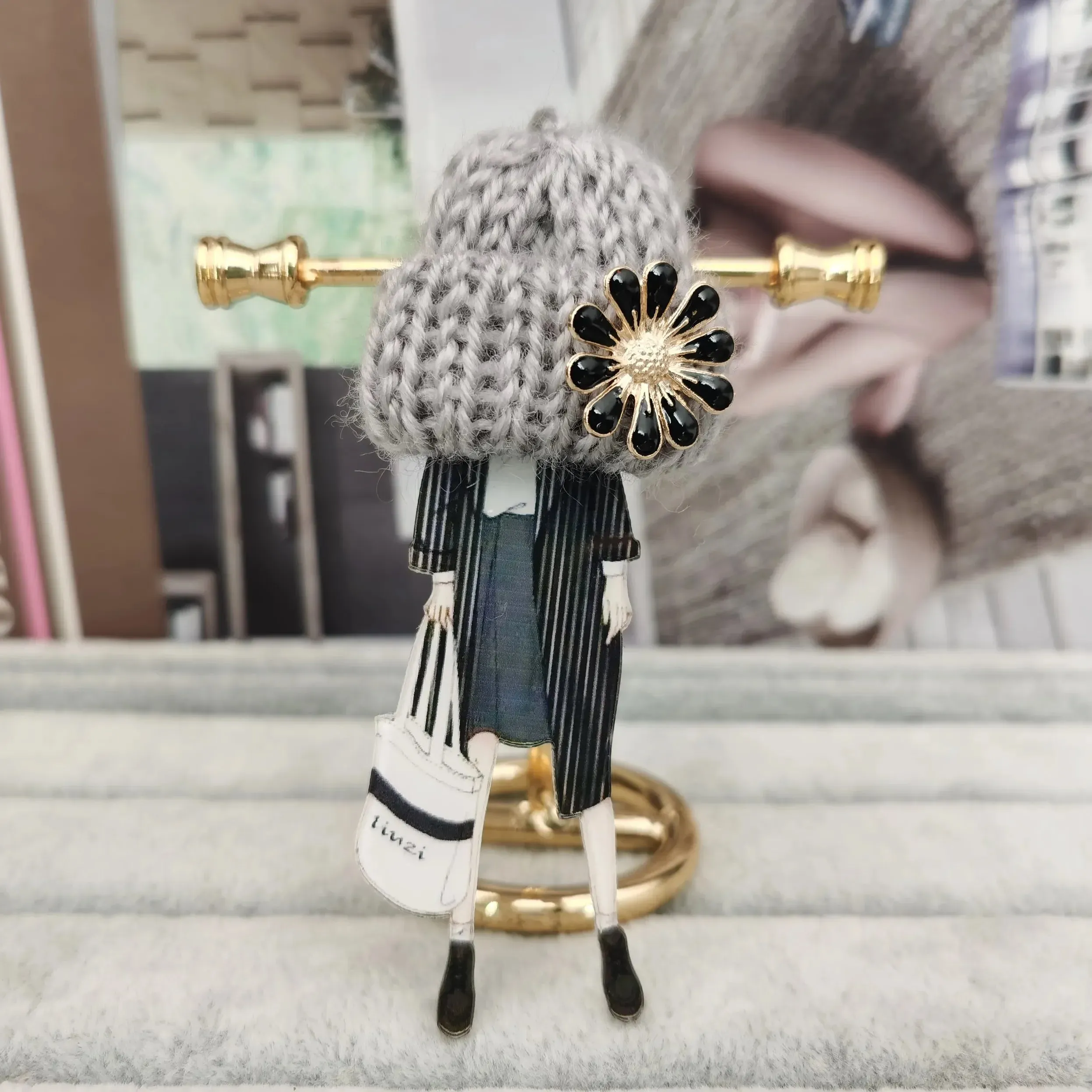 Cute Chunky Knit Hat Fashionista Girls Brooches