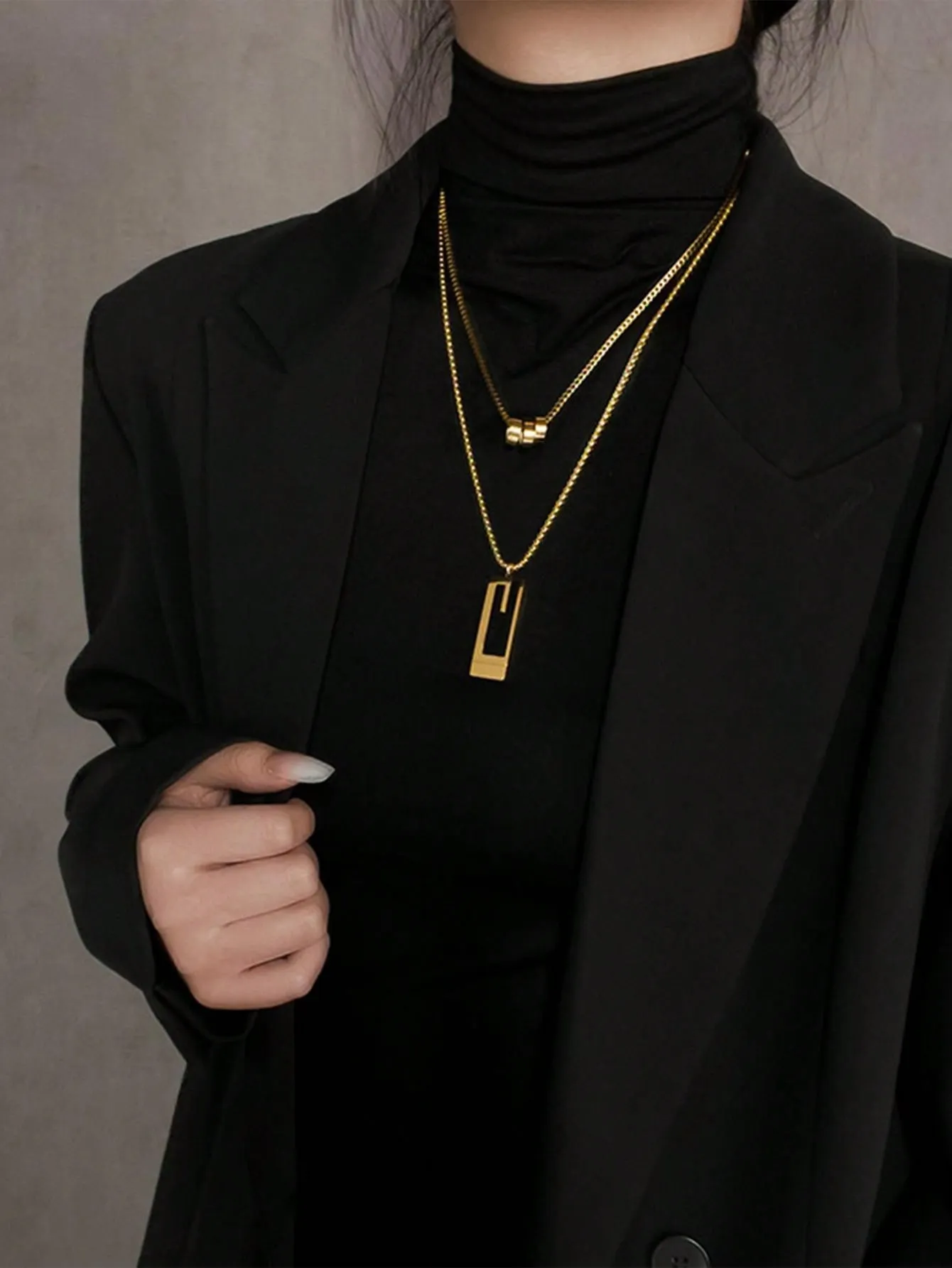 Double-layer High-end Sweater Chain with Brand Sense