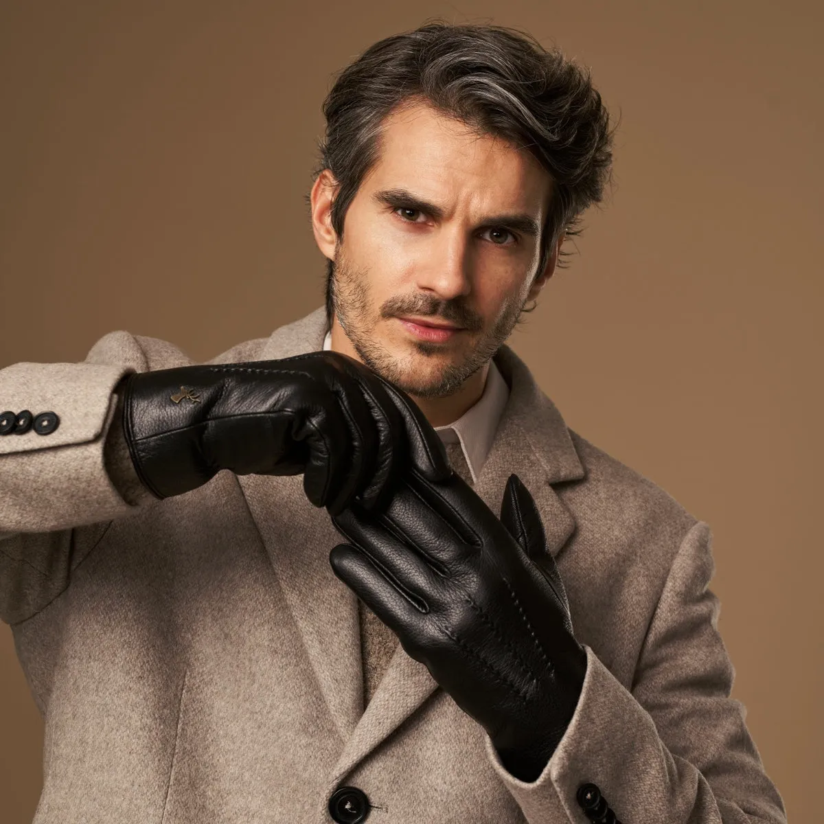 Hunter (black) – goatskin leather gloves with lambswool lining & touchscreen feature