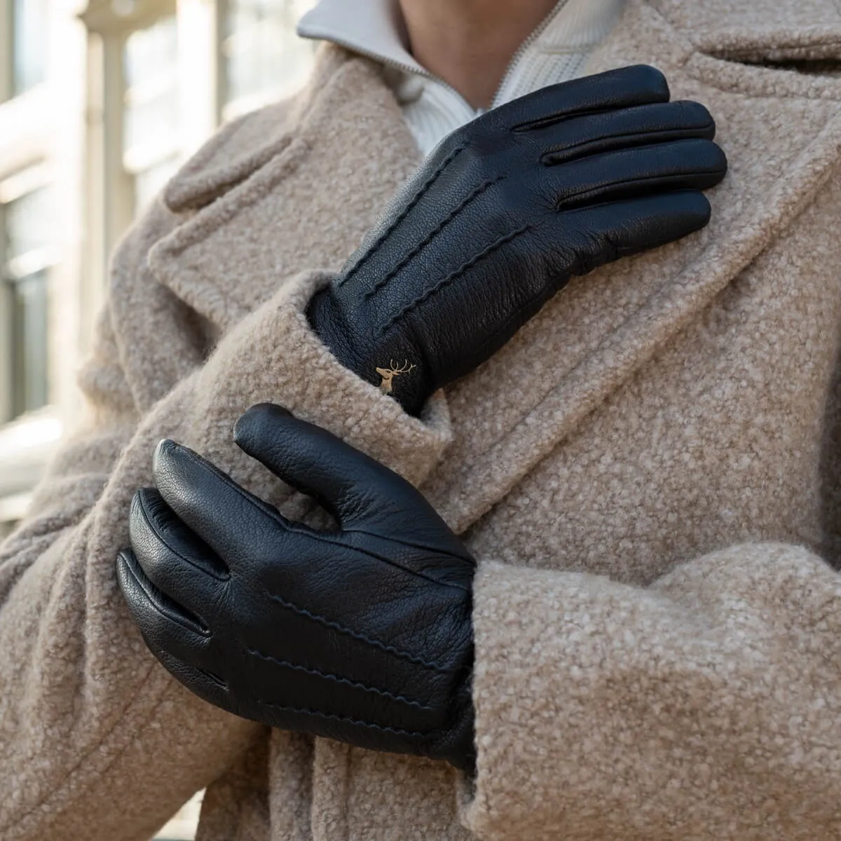 Hunter (black) – goatskin leather gloves with lambswool lining & touchscreen feature