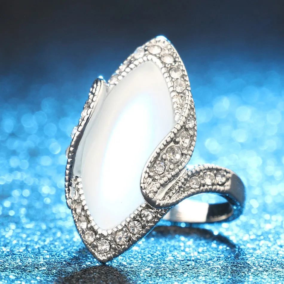 Luxury Fashion Big Oval Opal Ring Vintage Look Silver Plated White Crystal Rings For Women Gift