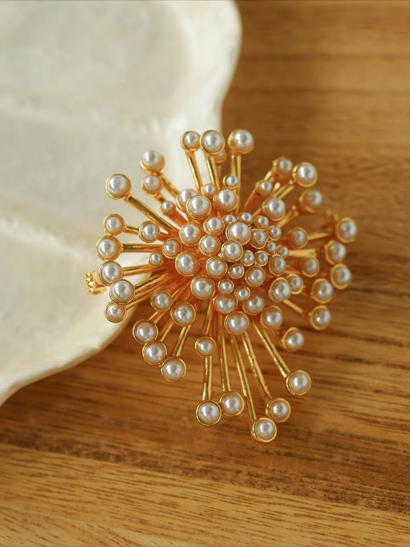 Retro Fashion Pearl Fireworks Brooches