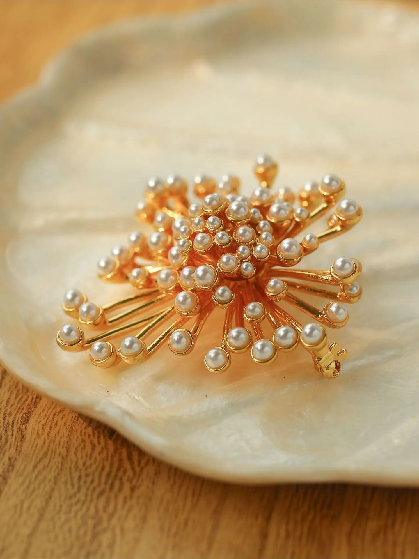 Retro Fashion Pearl Fireworks Brooches