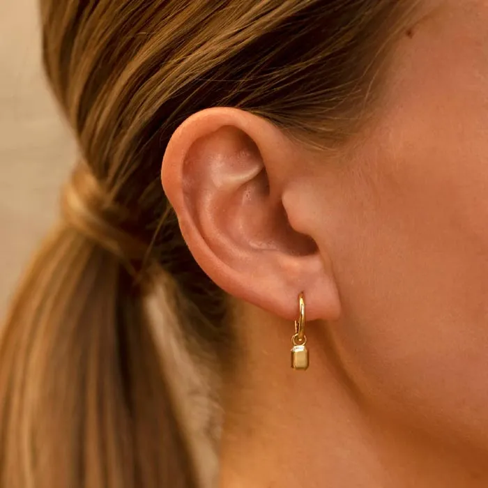 Tate Huggie Hoop Earrings - Gold